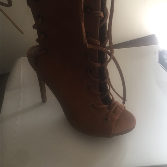 Shoes - Picture 1 of 4